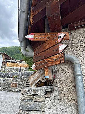 ...den längeren Weg zur Sesvennahütte ein