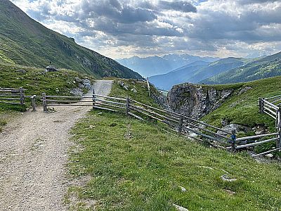 ...passieren wir ein Drehkreuz