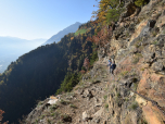 Auch hier finden wir eine Kette am Felsen vor