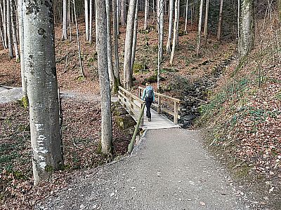 Später überqueren wir den Qurinbach...