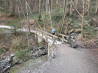 ...und überqueren den Grambach
