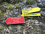 Nach der Brücke wenden wir uns nach rechts