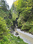 Im Anschluss verengt sich die Klamm