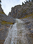 Während der Wanderung gibt es mehrere kleine Wasserfälle zu bestaunen