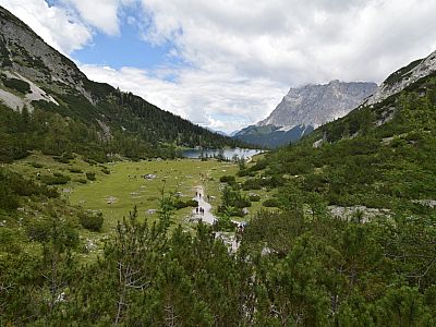 Die Aussicht zurück auf den Seebensee und die Zugspitze
