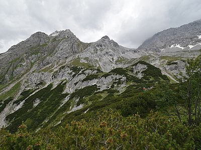 Im Osten die Tajaköpfe