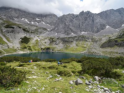 Der Drachensee hinter der Coburger Hütte