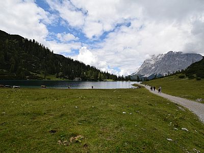 Zurück marschieren wir wieder am Seebensee vorbei