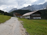 ... Richtung Gästehaus Alpenglühn.